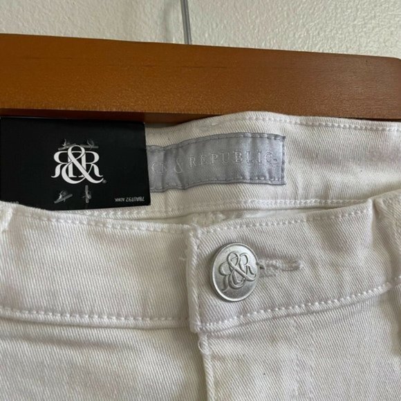 Rock & Republic NWT Women's White Jeans shorts fryed hem 5-Pockets Size 8 - Picture 6 of 11